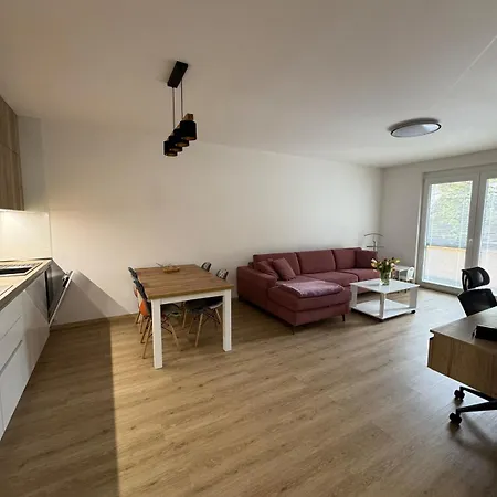 Stylish & Cozy Stay, Mid-town Апартаменты Банска-Бистрица